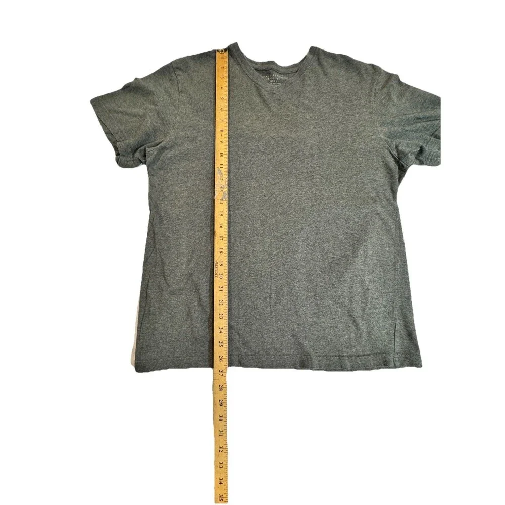 Lot of 4 Men's V-Neck T-Shirts Under Armour Banana Republic C9 Hanes L XL M